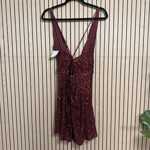 299 - ASTR Women's Red Sequin Twist Front Minidress (Size XL, NWT) - Picture 5 of 8